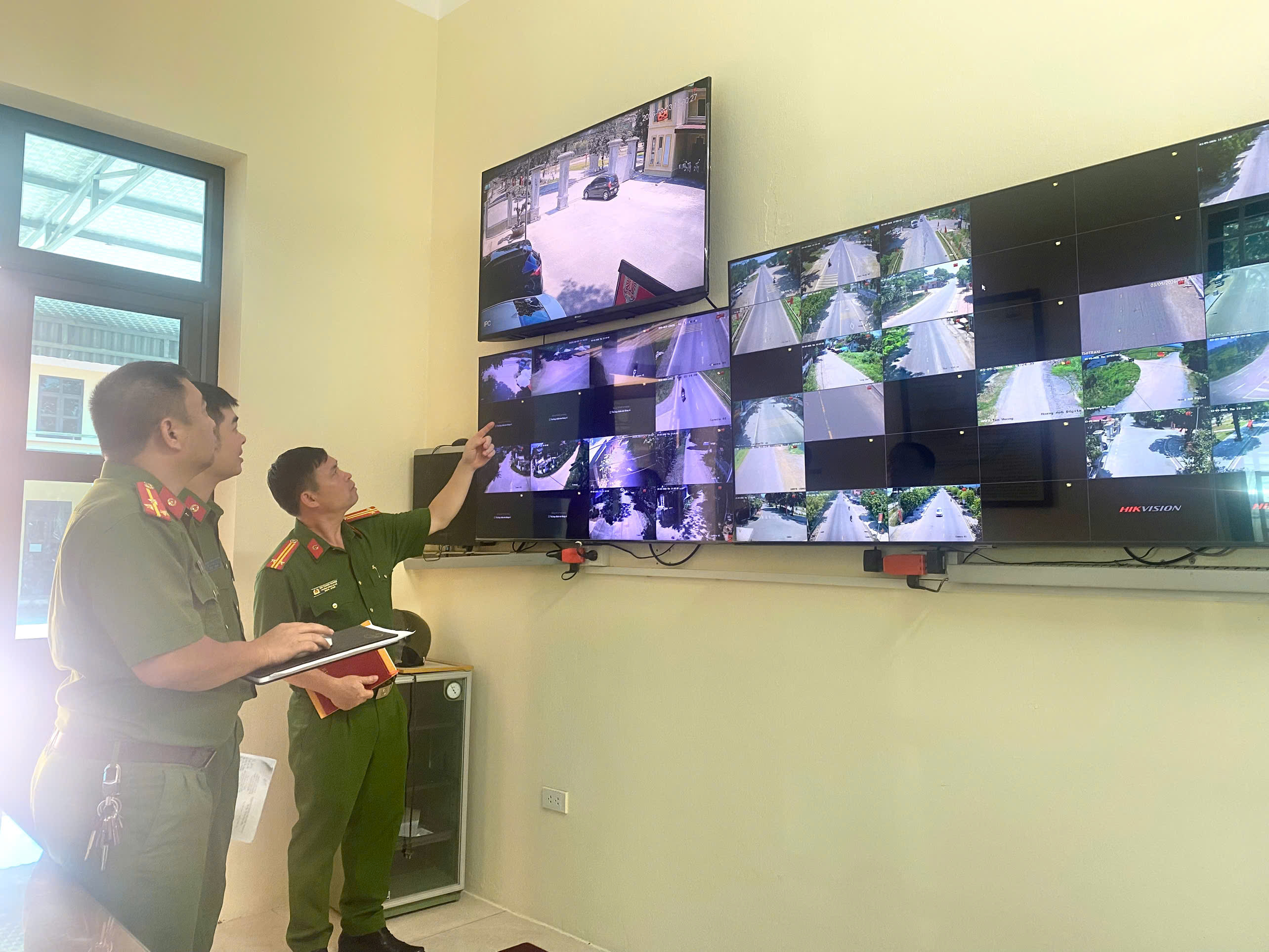 Camera giám sát xã: “mắt thần” mới của an ninh bản làng
