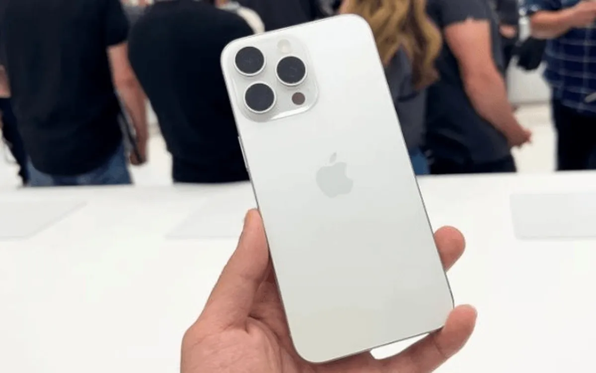 iPhone Pro Max giảm giá từ 19 triệu đồng: Mua máy cũ hay chờ đời mới?