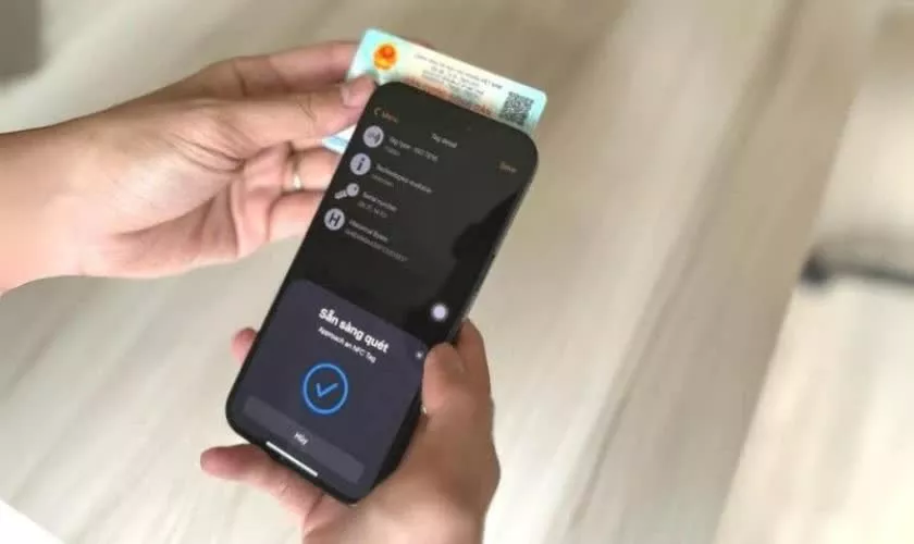 Quét thẻ căn cước bằng NFC trên iPhone để xác minh VNeID