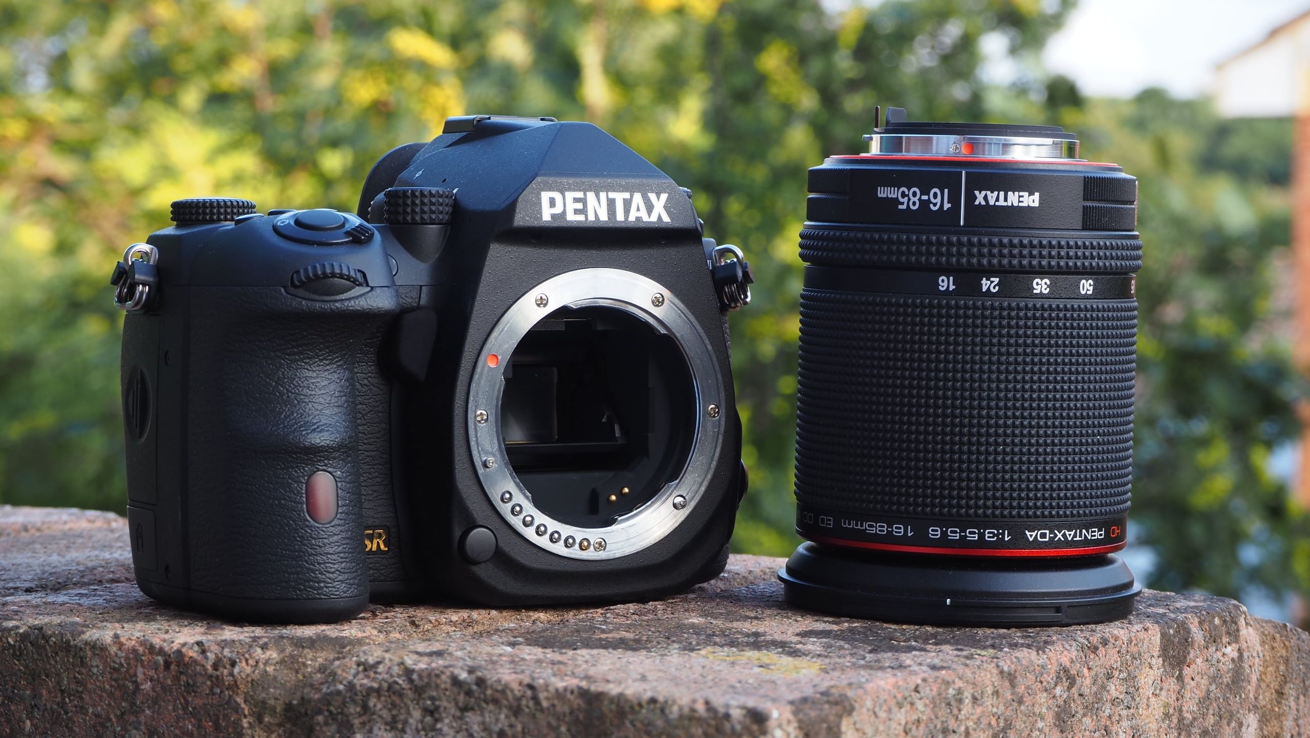 Pentax dừng K-series: canh bạc cuối cùng của kỷ nguyên DSLR?