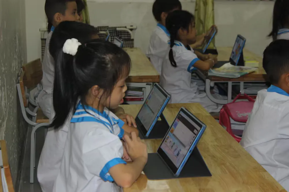 AI, trò chơi và mạng xã hội: Mặt tối cực đoan hóa giới trẻ