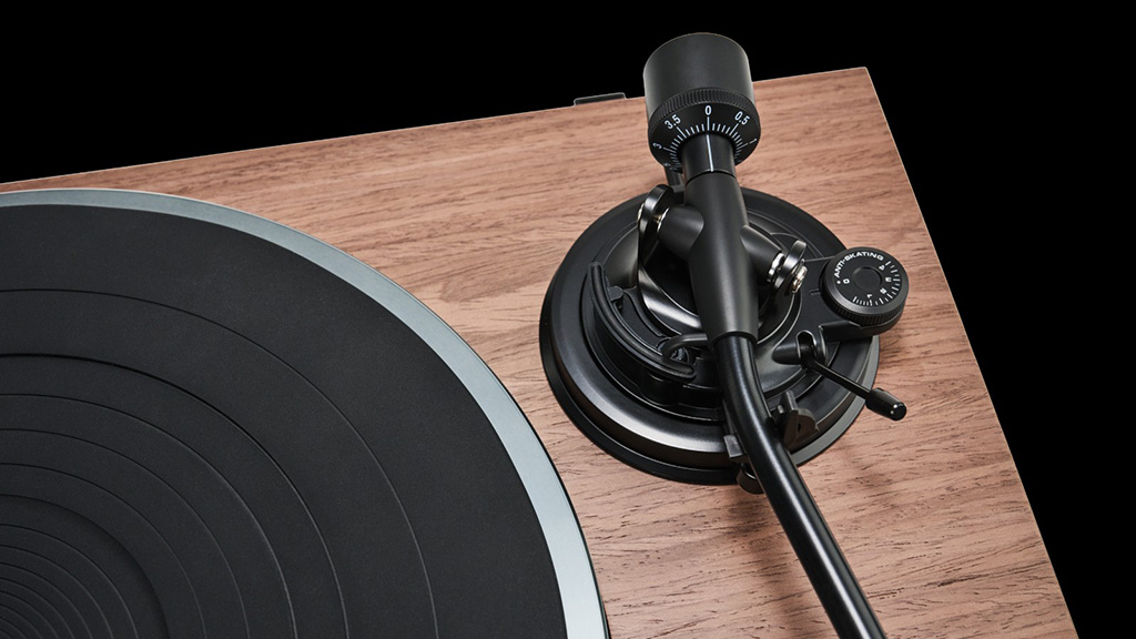 Transrotor TRA 9 và dây tonearm bạc nguyên chất: cấp độ mới cho vinyl Hi-Fi