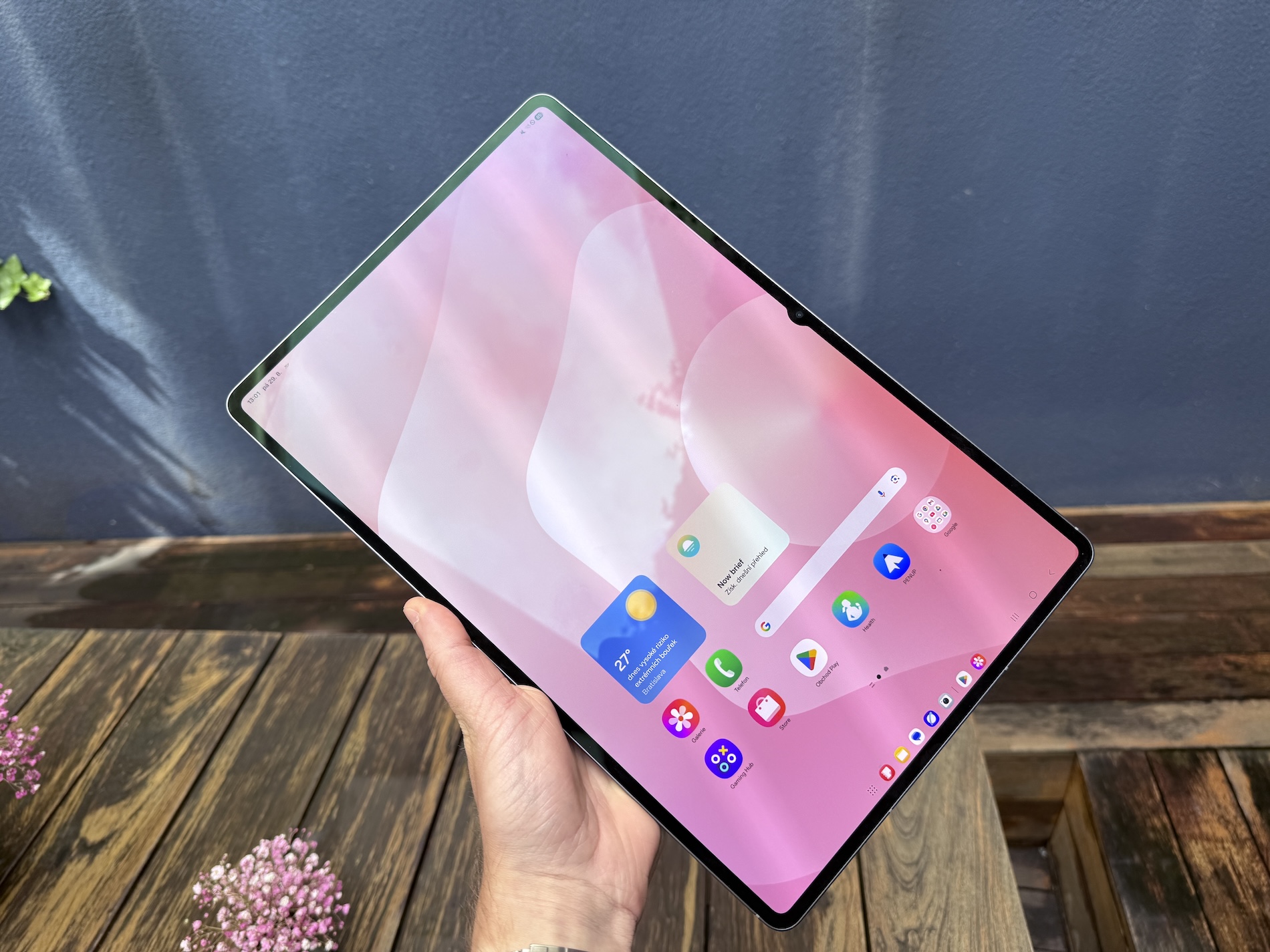Galaxy Tab S12 Ultra lộ thiết kế kim loại và màn hình tai thỏ