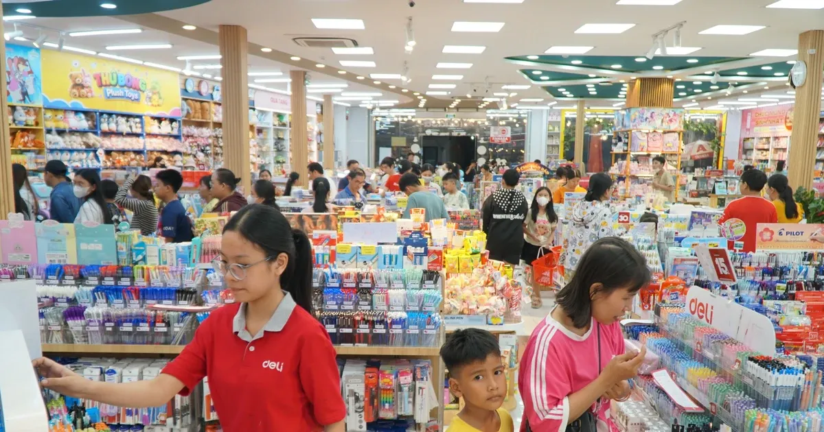 Thiếu sách giáo khoa đầu năm học: Lỗi hệ thống chứ không phải lỗi phụ huynh