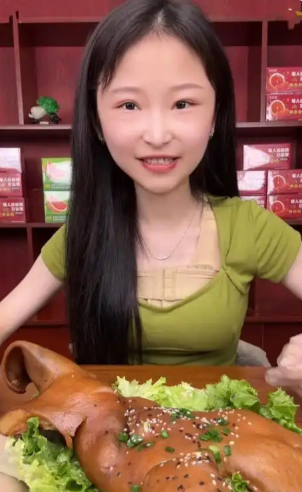 Những nguy hiểm tiềm ẩn của trào lưu mukbang cực đoan