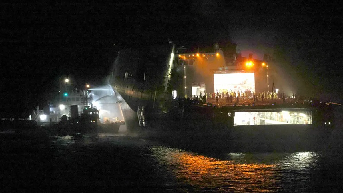 Giấy vệ sinh, sai lầm thủy thủ và cuộc cháy trên USS New Orleans