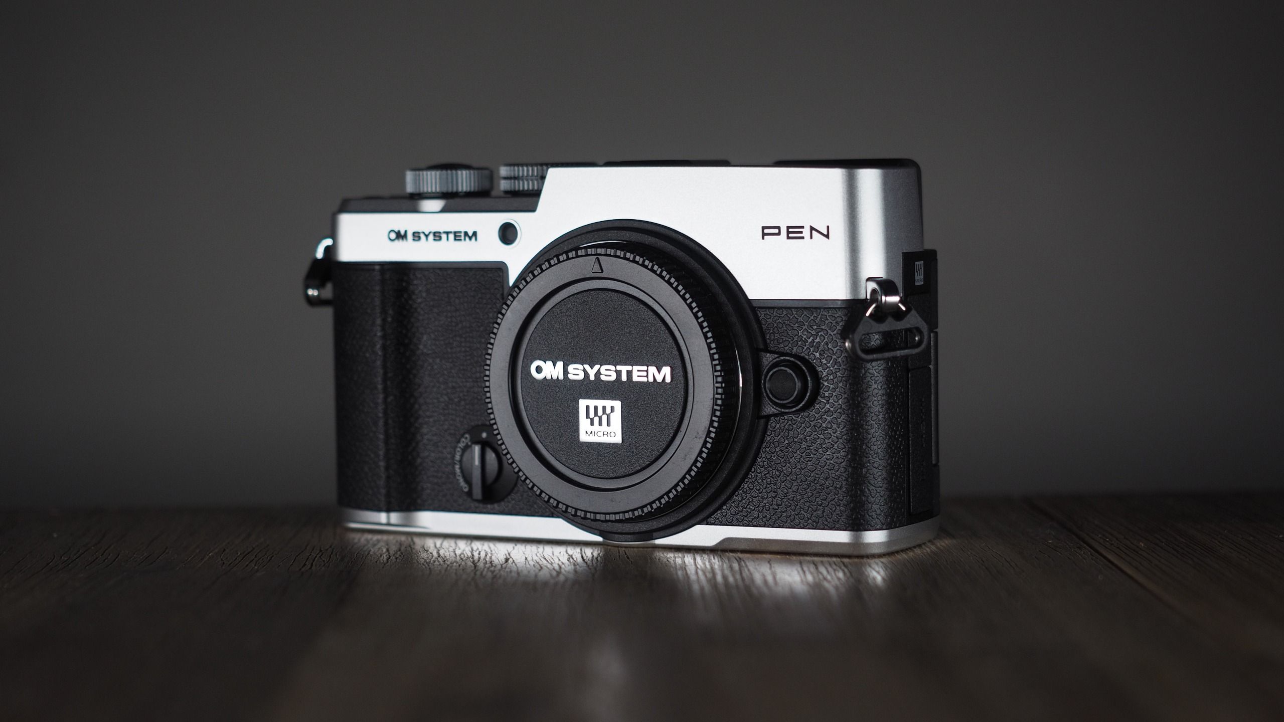 OM System PEN: Máy ảnh retro mirrorless đáng mua nhất cho người mê hoài cổ