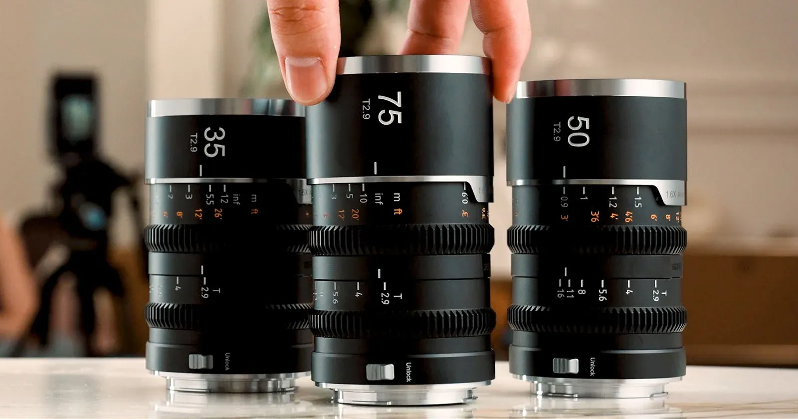 Ống kính anamorphic quay được 90 độ: Sirui Saturn V2 và cú bẻ lái cho video dọc điện ảnh