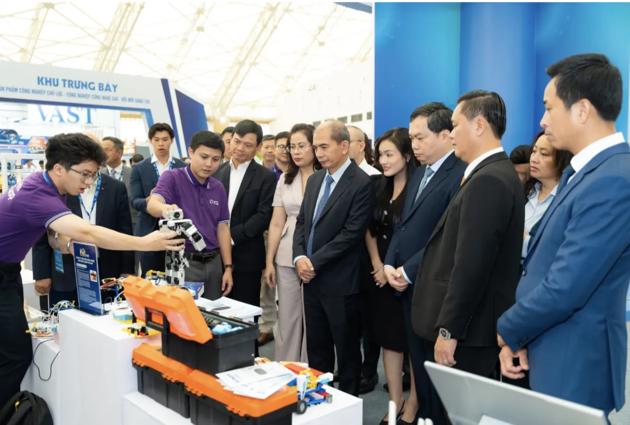 Xuất khẩu công nghiệp chế tạo vượt 421 tỷ USD: thời điểm vàng để hàng Việt cất cánh