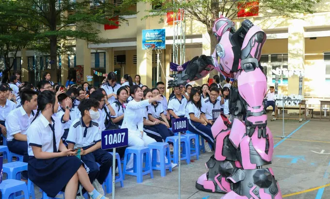 Trường THPT Châu Văn Liêm đưa AI vào học đường