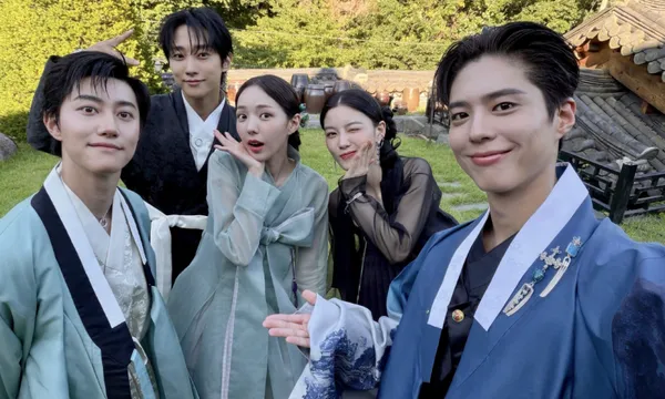 Park Bo Gum – Kim Yoo-jung tái ngộ: thanh xuân và visual thăng hạng
