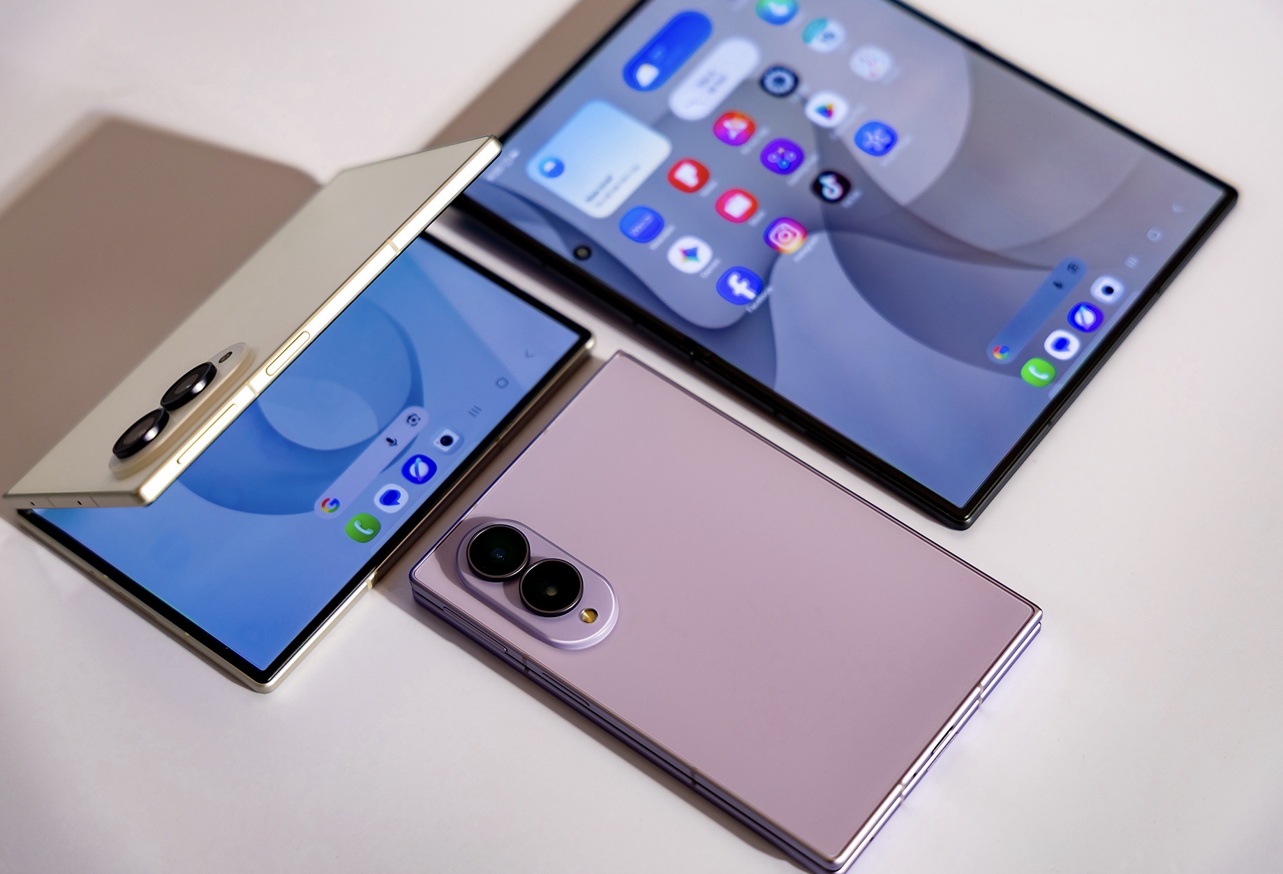 Galaxy Z Fold vẫn dẫn trước iPhone gập nhờ phần mềm