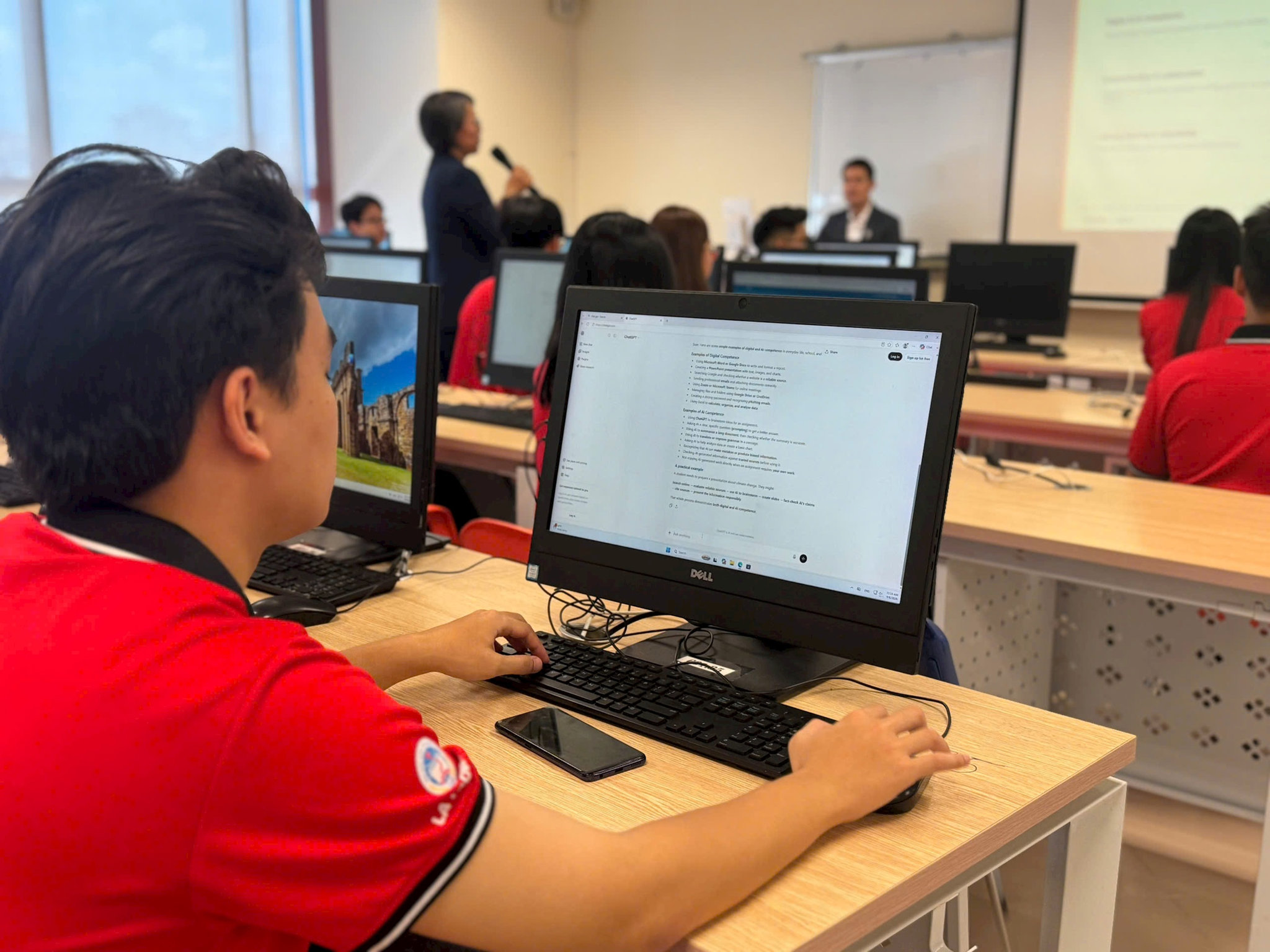 Khi AI bước vào giảng đường: Con người vẫn phải làm chủ