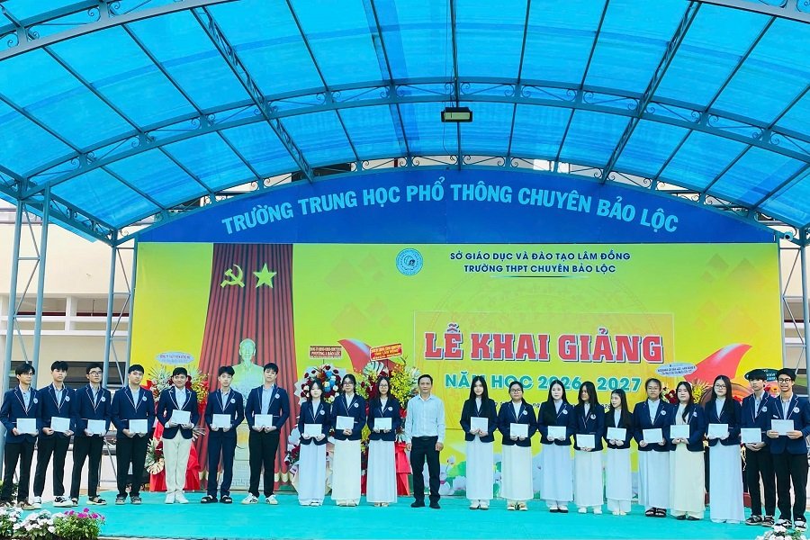 Công ty Thủy điện Đồng Nai trao học bổng tiếp sức học sinh khó khăn