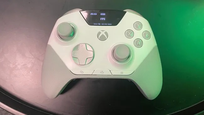 SteelSeries Aeon Pro: Tay cầm đa nền tảng có xứng đáng?