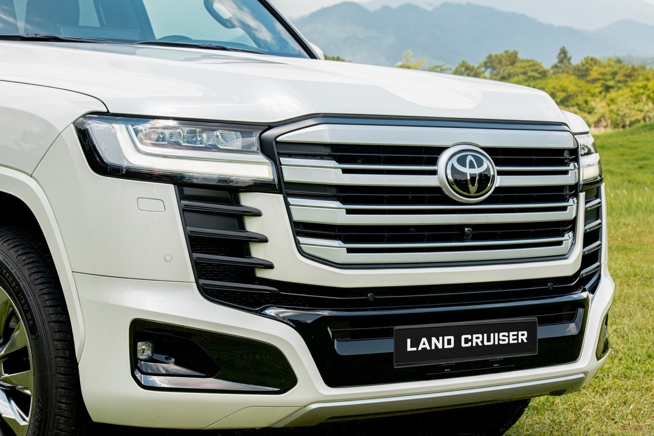 Toyota Land Cruiser 300 HEV: hybrid off-road hạng sang 457 mã lực