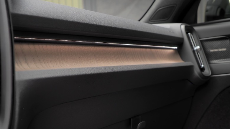 Volvo XC40 tân trang: SUV cỡ nhỏ hạng sang chuyển trọng tâm vào cabin