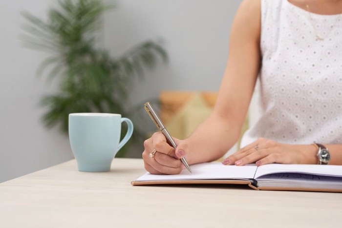 Viết chữ cursive bằng tay có thể cải thiện trí nhớ như thế nào?