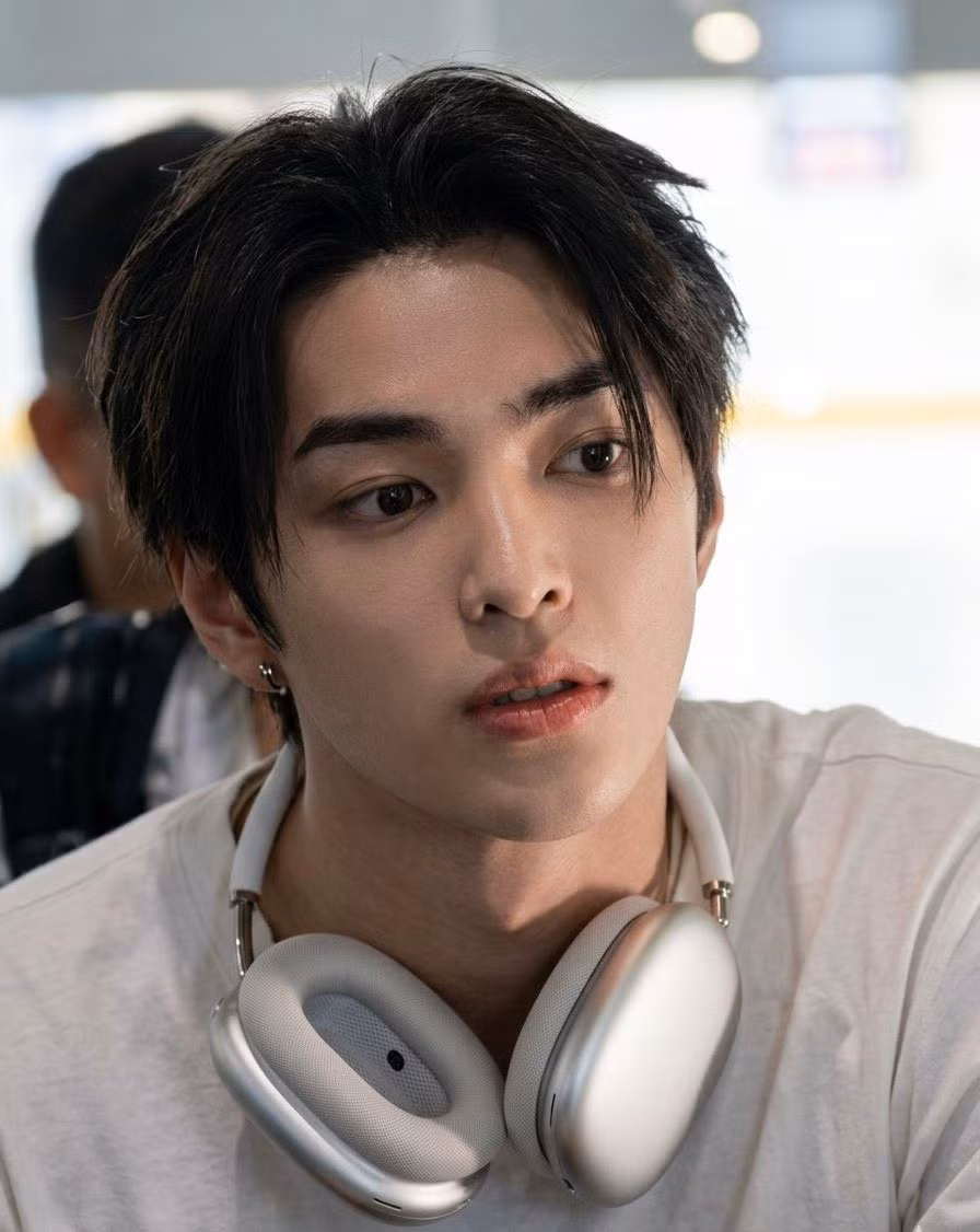 Keonho CORTIS và ‘face card’ sân bay phá vỡ triệu view