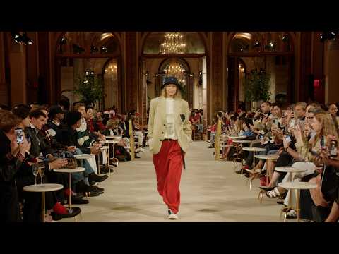 Tommy Hilfiger tái định nghĩa phong cách preppy tại New York Fashion Week