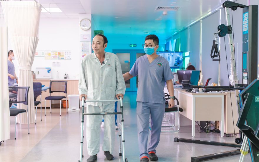 Hướng dẫn bài tập phục hồi chức năng sau phẫu thuật cổ và khớp gối