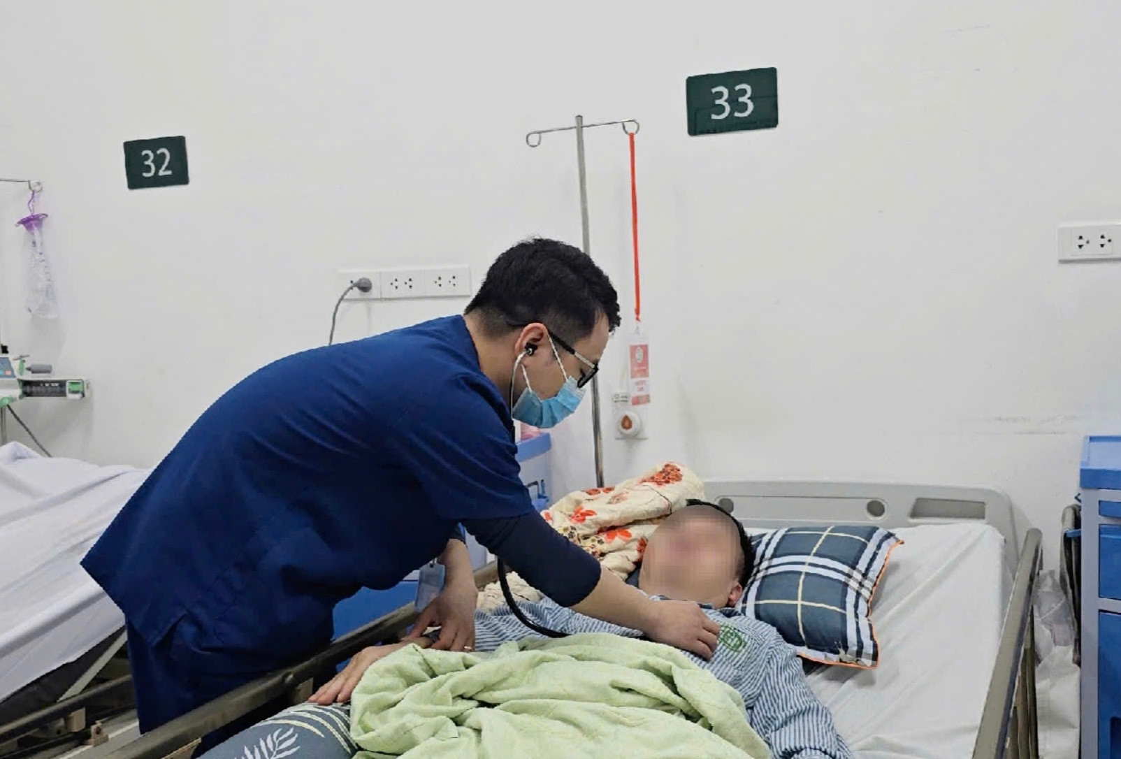 Ngủ tư thế sai có thể gây đột quỵ: cảnh báo từ tổn thương động mạch cảnh