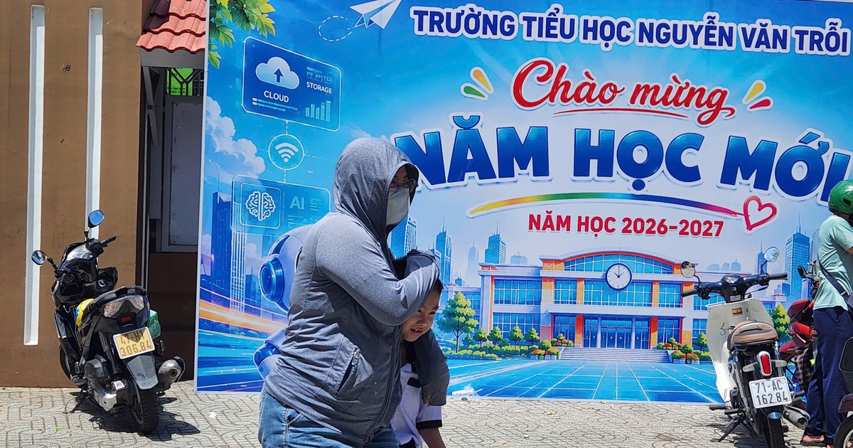 Trường tạm dừng bán trú, phụ huynh quay cuồng đưa đón 4 lượt