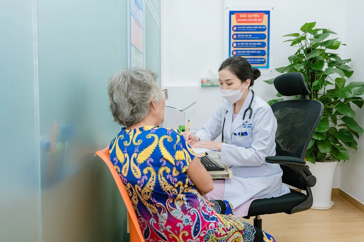 Sốt xuất huyết nguy hiểm: vì sao người lớn có bệnh nền phải chủ động tạo “lá chắn kép”