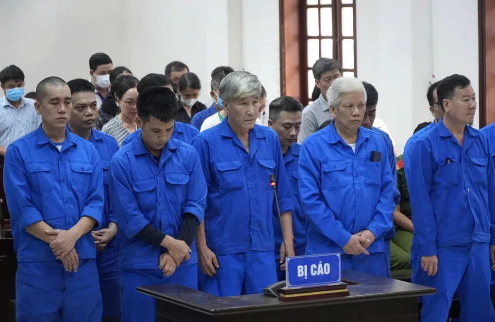 Bệnh án tâm thần giả mạo: Vụ 42 bị cáo và cách tự bảo vệ mình