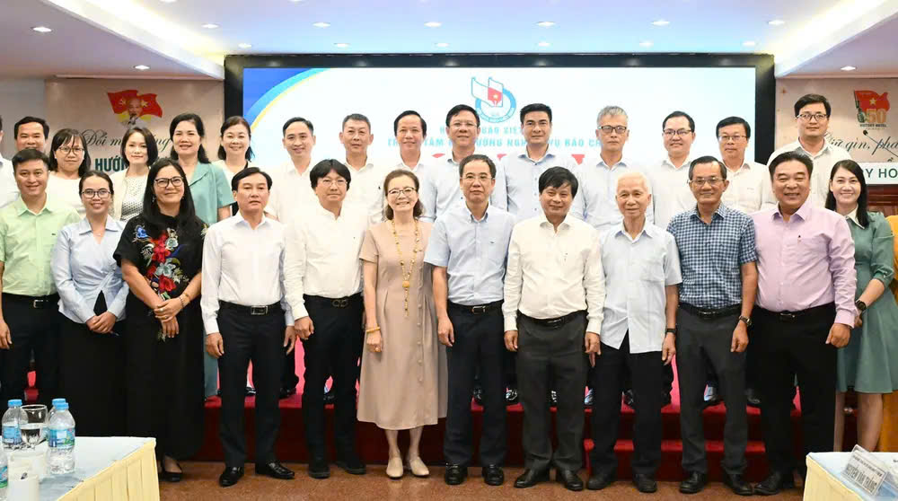 AI Là Công Cụ Báo Chí, Không Phải Lá Chắn Trách Nhiệm