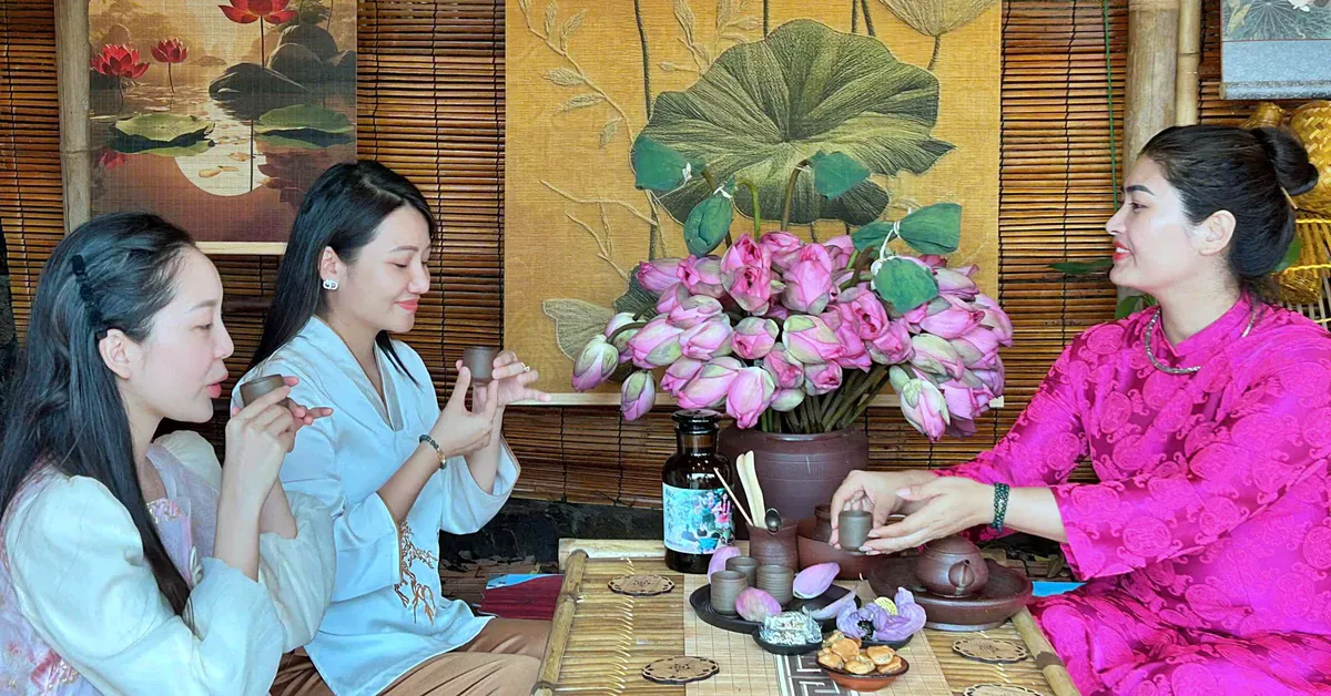 Từ máy may cổ đến tà áo dài: câu chuyện Hà Nội ở Văn Miếu