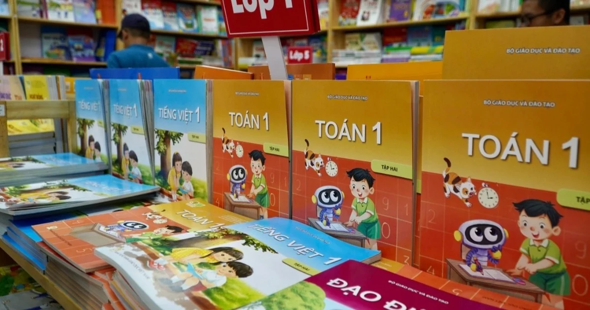 Phụ huynh chi 7,2 tỷ mua sách giáo khoa online: Cơn sốt và mặt trái