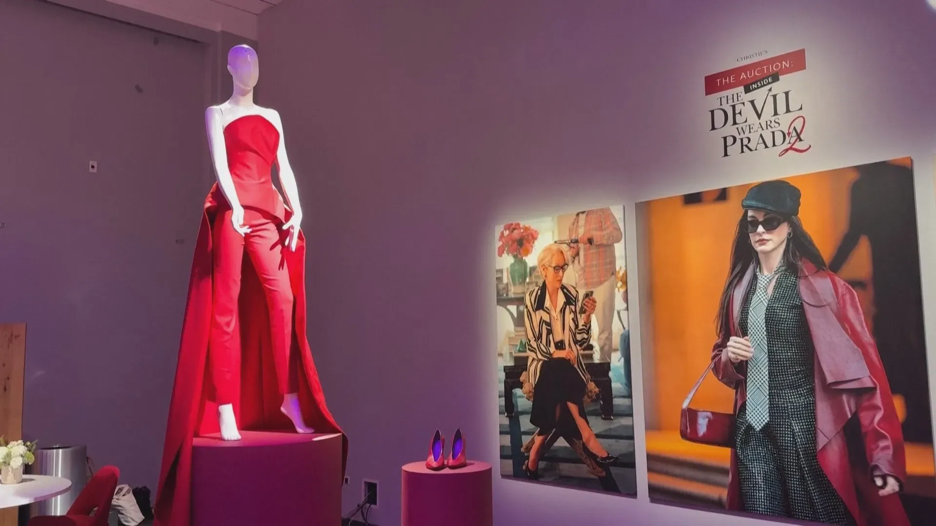Những Bộ Trang Phục Huyền Thoại Từ The Devil Wears Prada Được Đưa Lên Sàn Đấu Giá Christie's Vì Mục Đích Từ Thiện