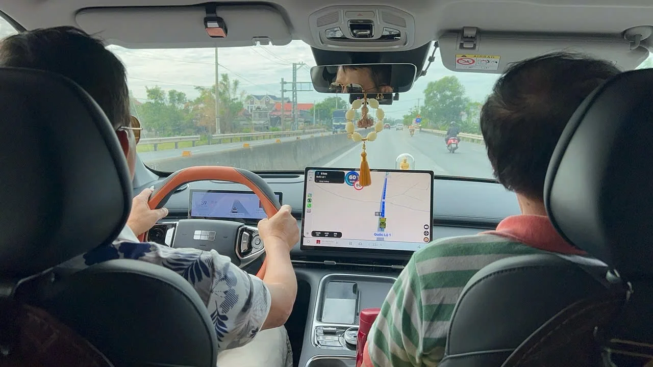 Những hành trình xe điện xuyên Việt: Từ lo lắng đến niềm tin