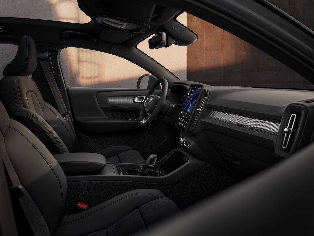 Volvo EX40 và EC40 nâng cấp công nghệ với màn hình mới, Google Gemini và ADAS