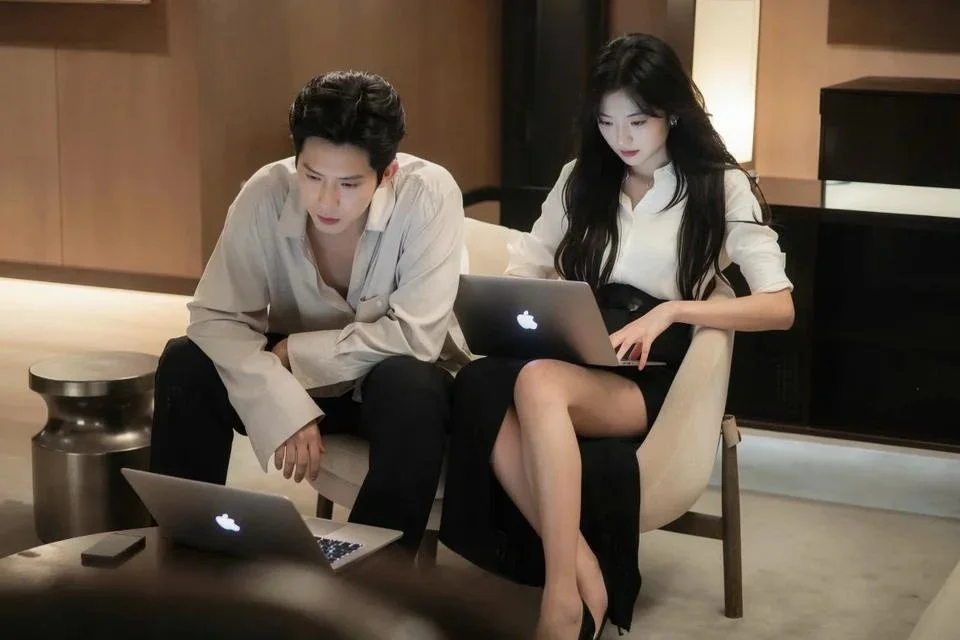‘Đầu xuân tươi sáng’: Cơn sốt ngôn tình công sở và vùng tối quyền lực