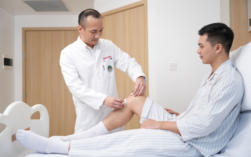 Hướng dẫn bài tập phục hồi chức năng sau phẫu thuật cổ và khớp gối