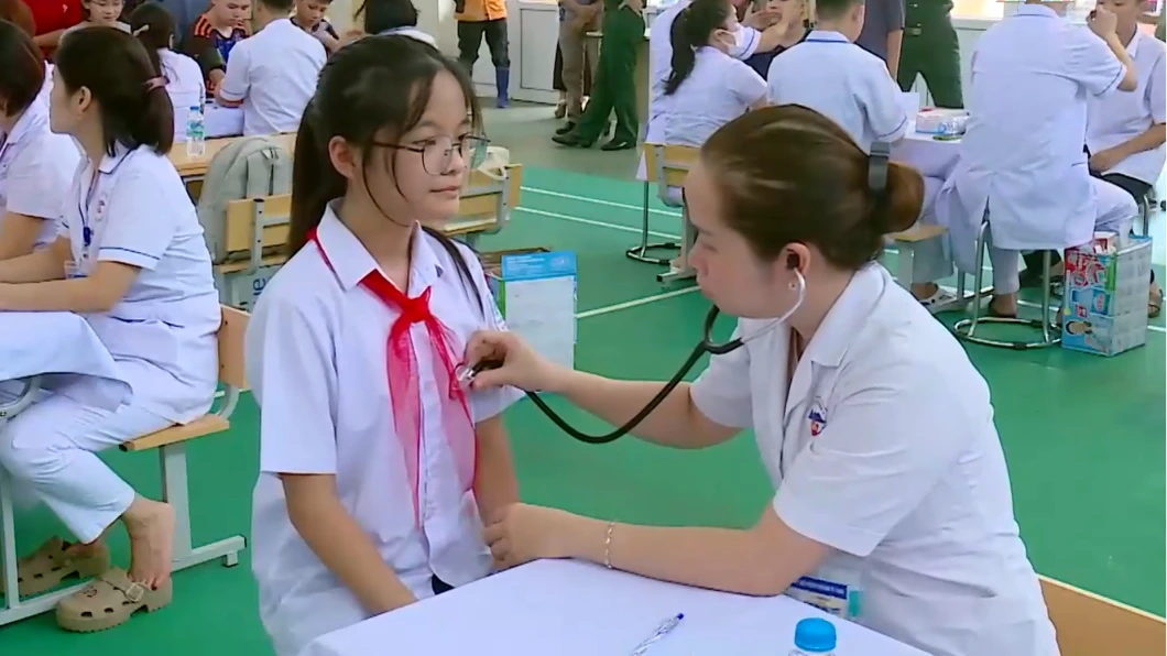 Khám sức khỏe miễn phí đầu năm học: Phụ huynh cần chủ động nắm bắt