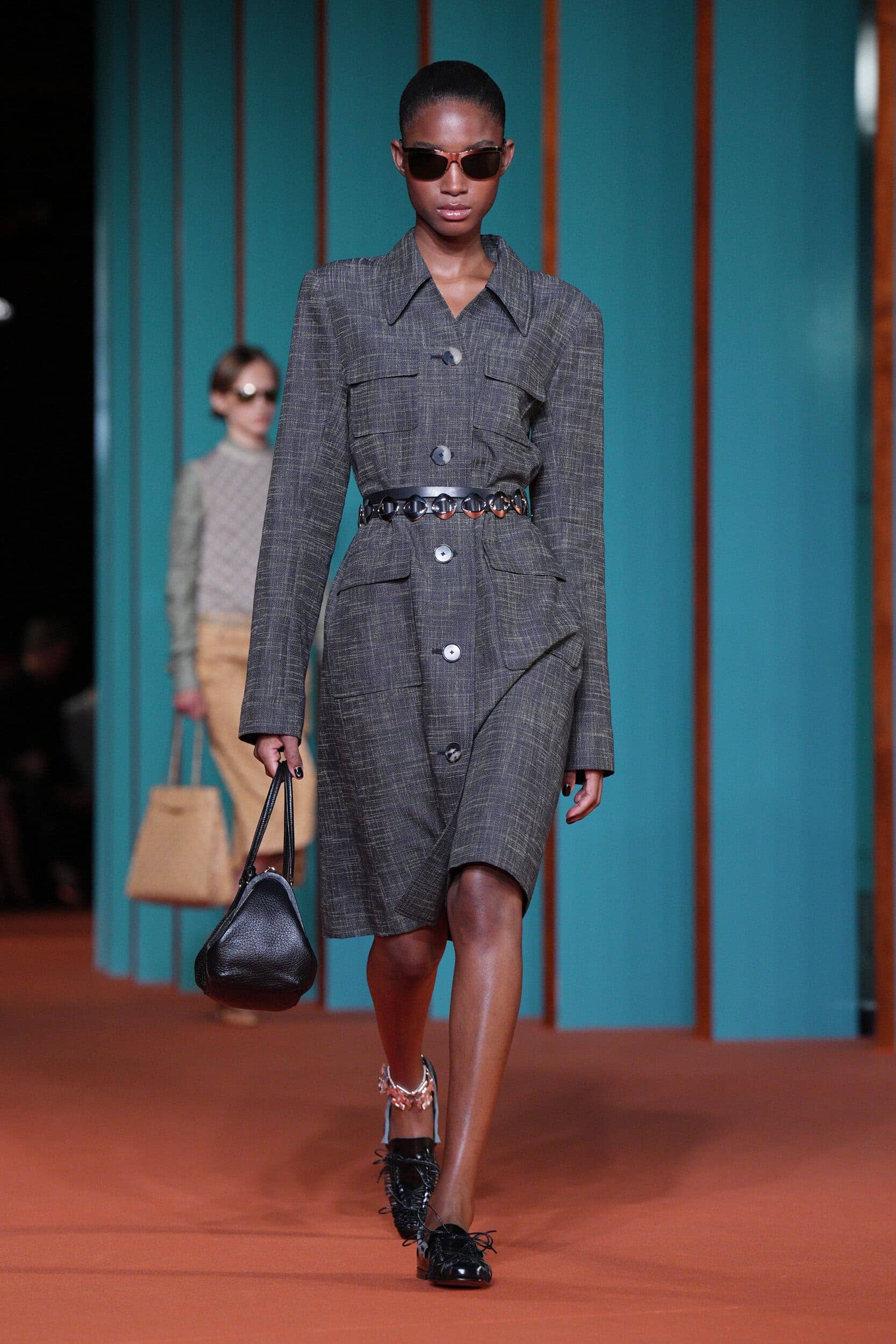 Coach dan Tory Burch Menyegarkan Arah Luxury Musim Semi