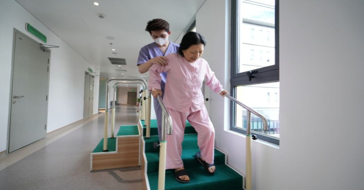 Bài tập phục hồi chức năng sau phẫu thuật khớp: Hướng dẫn an toàn từ chuyên gia