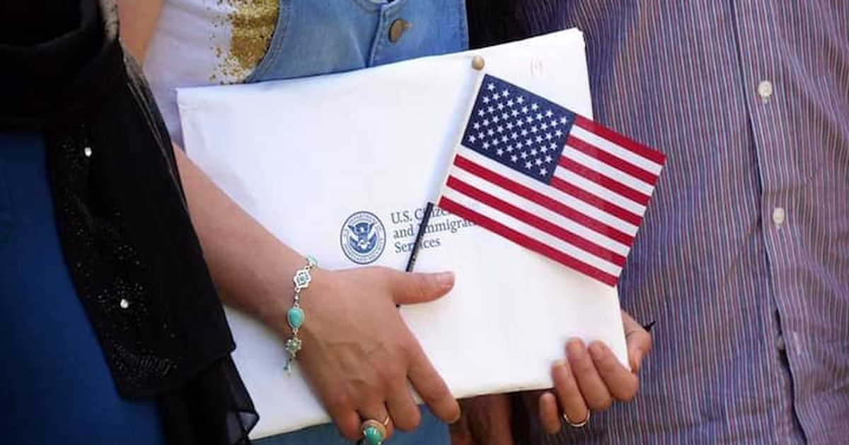 Chính quyền Trump tạm dừng visa định cư toàn cầu nhưng ưu ái Hungary và Ba Lan