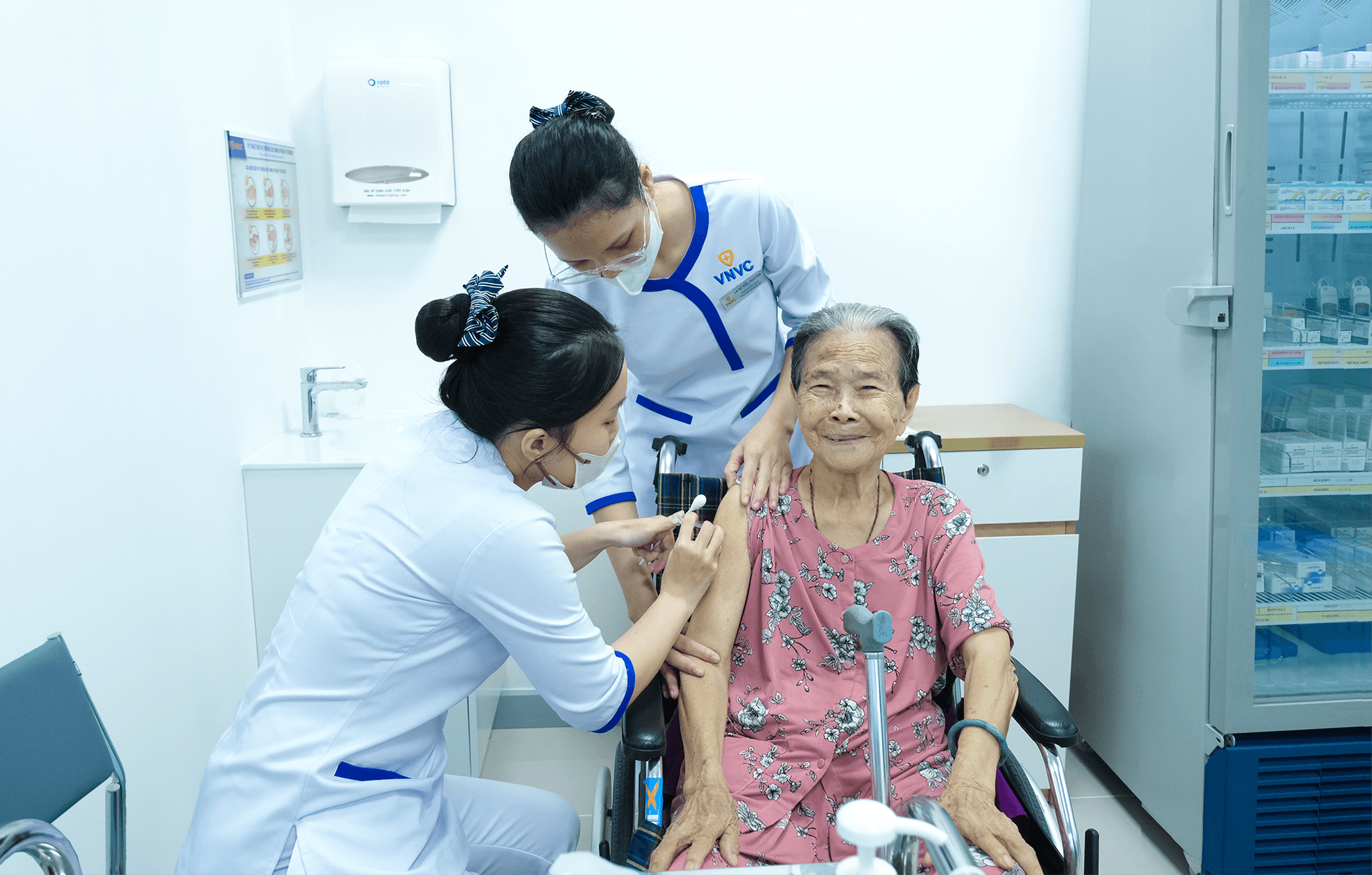 Việt Nam bắt tay Pháp để bứt phá độc lập sản xuất vắc xin thế hệ mới