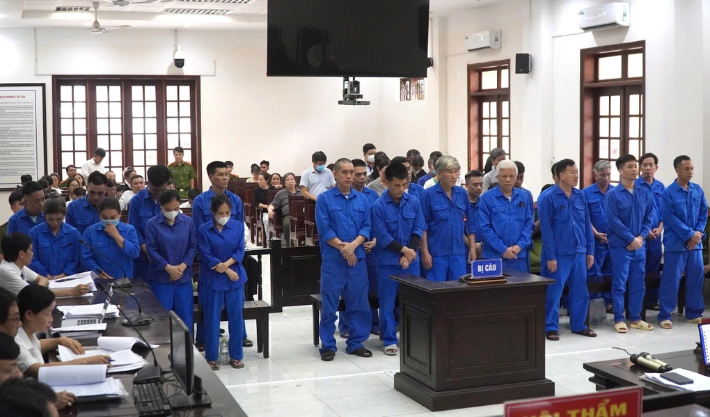 Bệnh án tâm thần giả mạo: Vụ 42 bị cáo và cách tự bảo vệ mình