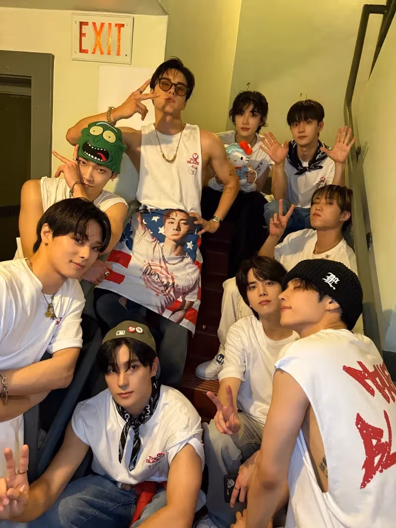 Khi idol K-pop ra solo: hào quang mới và những cú sốc đầu đời