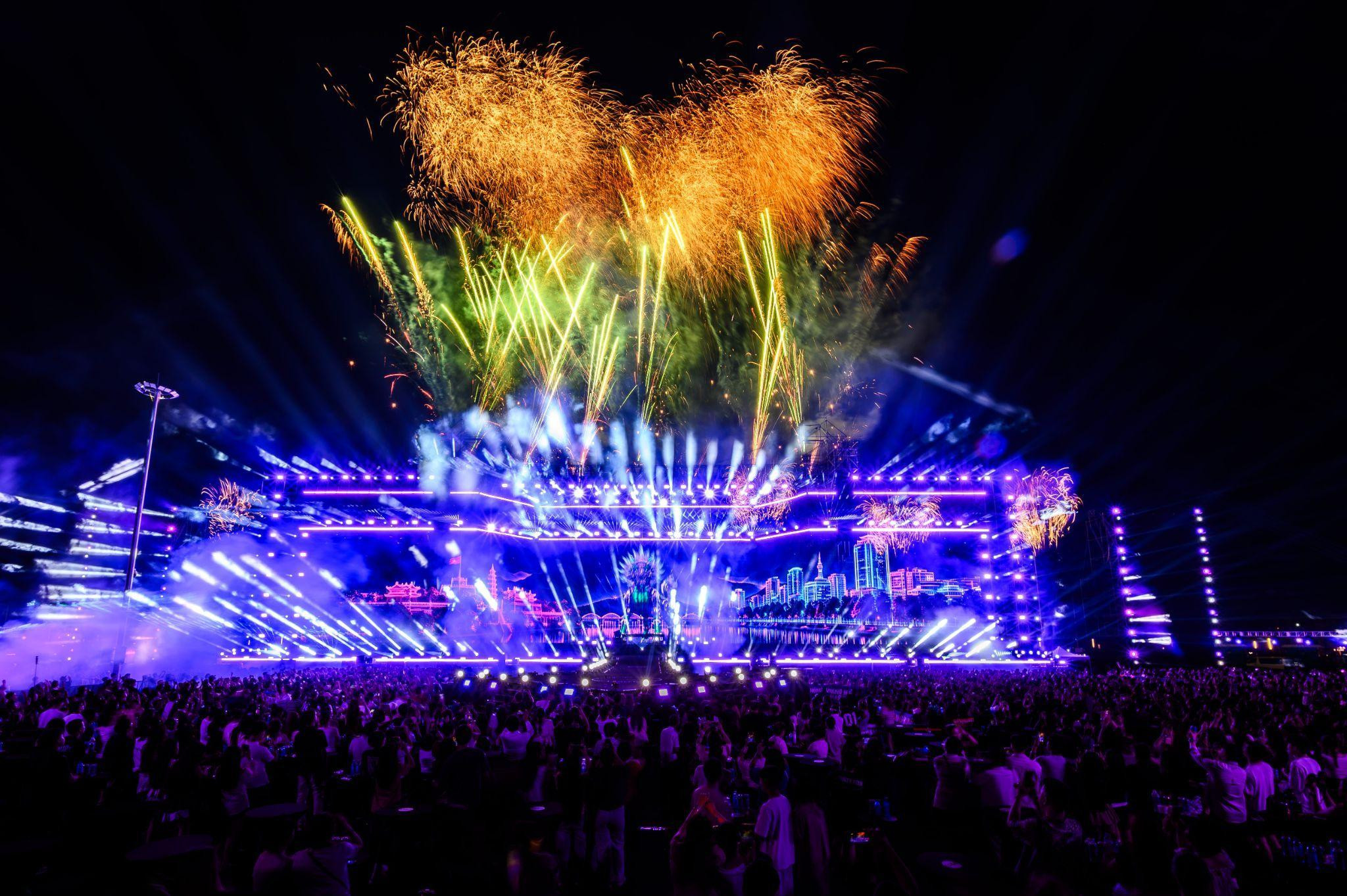 Huế Wonderverse Music Fest khép lại: khi công nghệ đa giác quan nâng tầm di sản âm nhạc