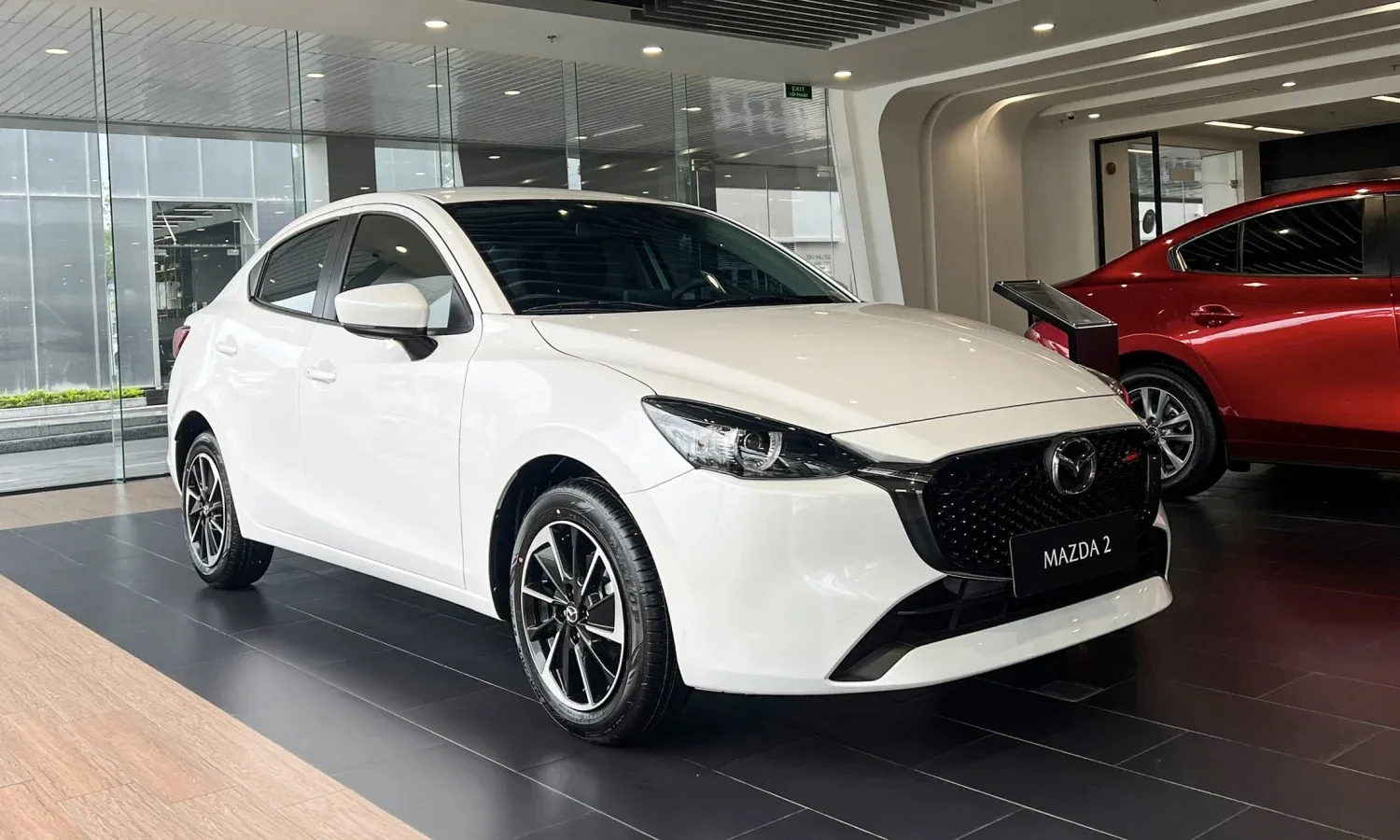 Mazda2 giá 418 triệu: Giá rẻ có đủ để vượt Honda City và Toyota Vios?