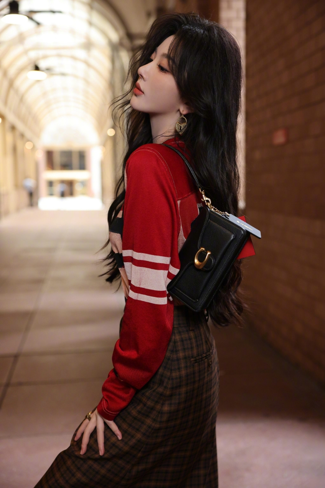 Khổng Tuyết Nhi tỏa sáng tại hàng ghế đầu Coach New York