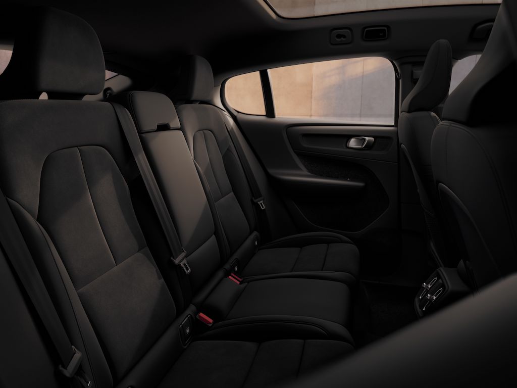 Volvo EX40 và EC40 nâng cấp công nghệ với màn hình mới, Google Gemini và ADAS
