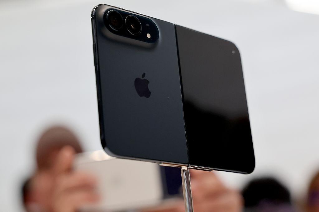 iPhone Duo đắt hơn Mỹ tới 21 triệu đồng: có nên mua tại Việt Nam?