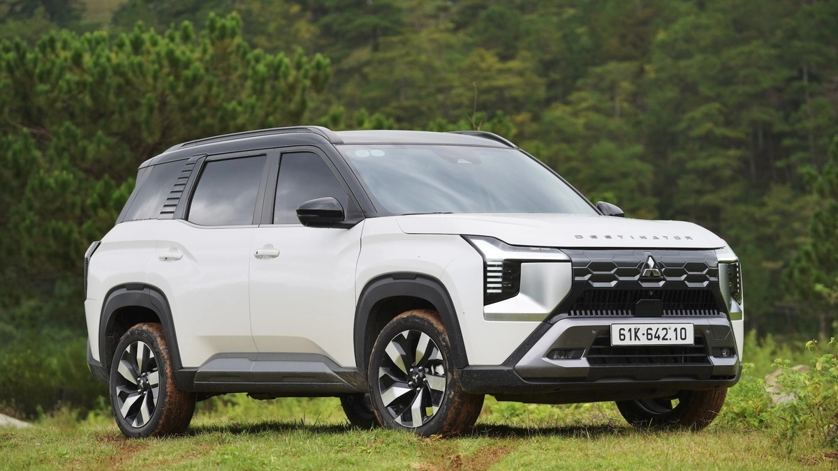 Mitsubishi tháng 9: Xpander Cross giảm 95 triệu, toàn dòng xe hỗ trợ trước bạ